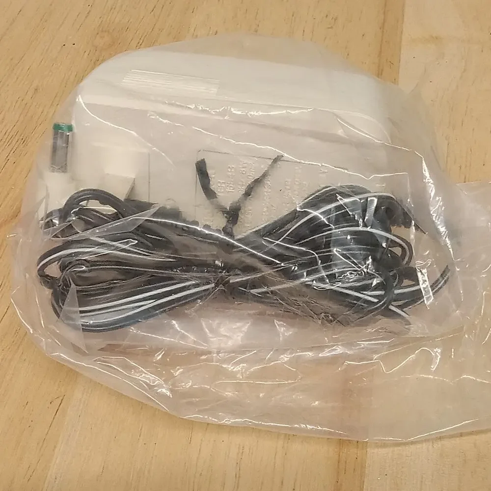 Radio Shack AC Adapter 1.5/3 Volts DC 300mA For AM/FM CD Cassette Portables